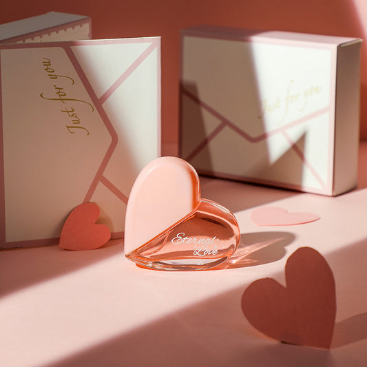 First Love Paris – The Scent of a First Glance